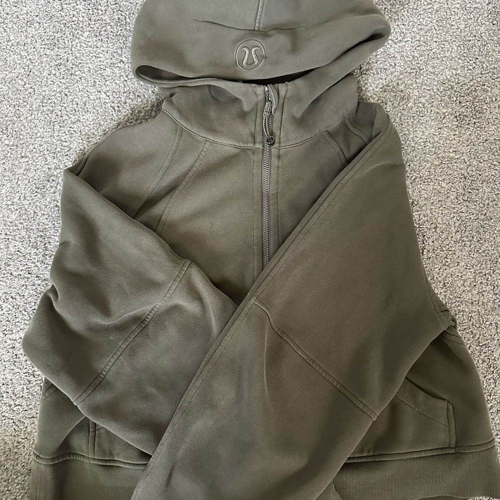 Lululemon Scuba Oversized Full zip M/L in the color Carob Brown!